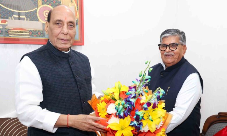 Governor Meets Union Defence Minister
