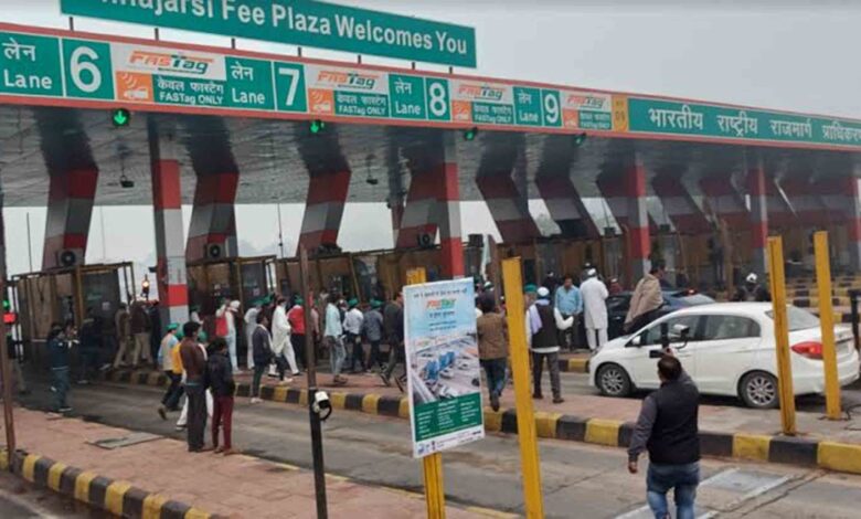 Farmers Protest at Toll Plaza